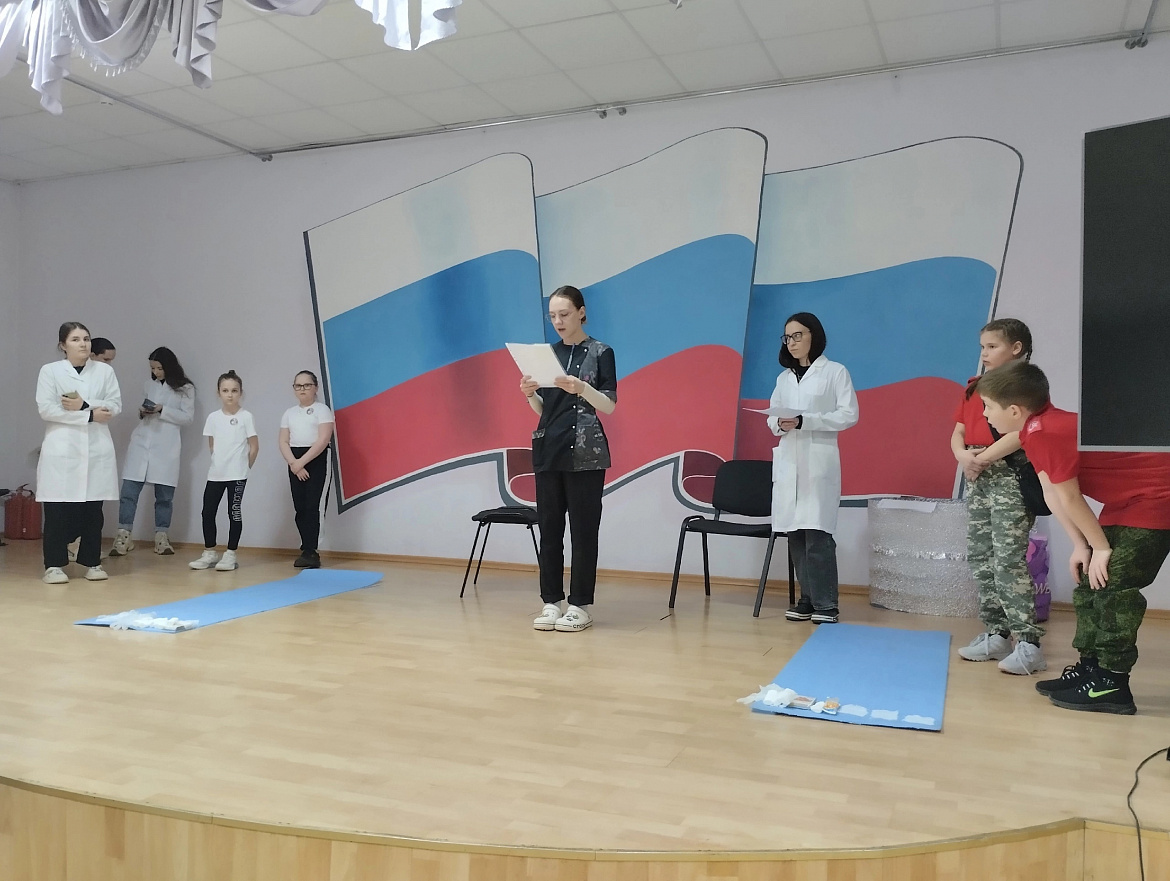 Волонтёры-медики на муниципальном этапе «Зарница 2.0» в Саткинском муниципальном округе.