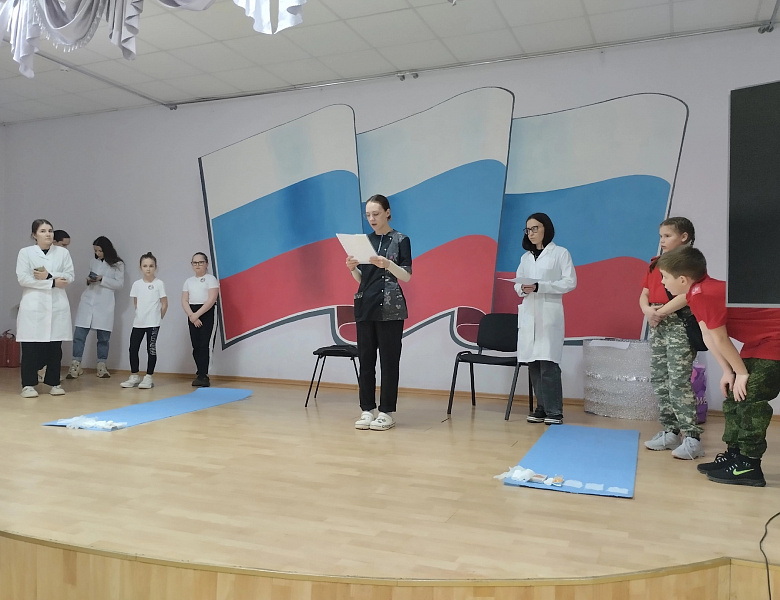 Волонтёры-медики на муниципальном этапе «Зарница 2.0» в Саткинском муниципальном округе.