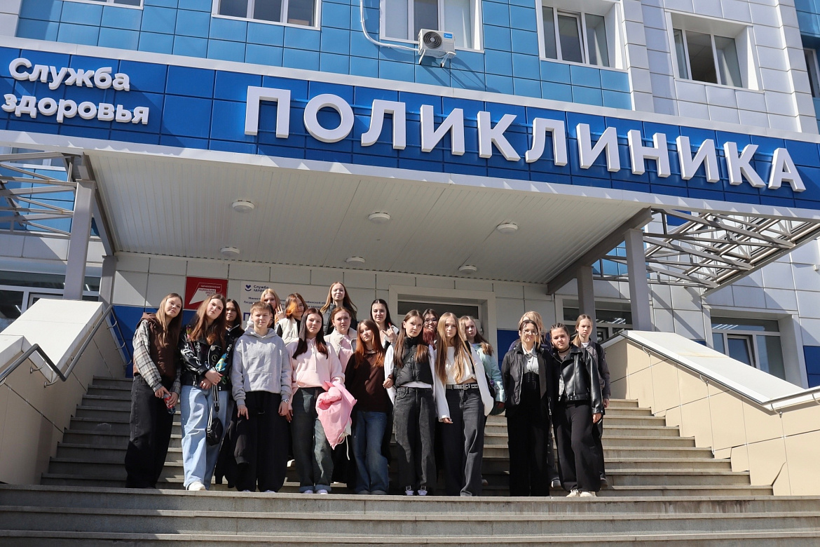  Увлекательная экскурсия в мир медицины: школьники познакомились с работой поликлиники
