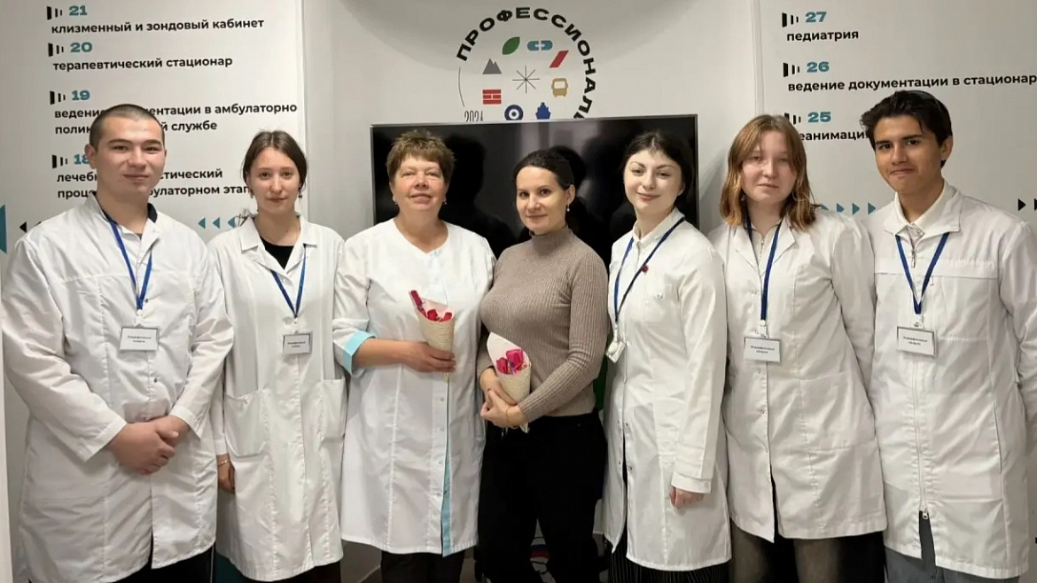  Праздник мудрости и молодости: как в Саткинском медицинском колледже отметили День учителя