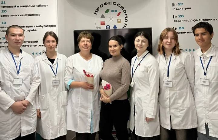  Праздник мудрости и молодости: как в Саткинском медицинском колледже отметили День учителя